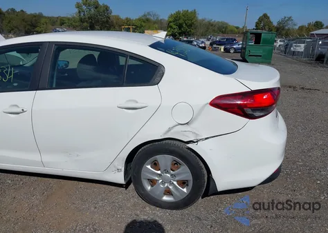2017 Kia Forte Lx z USA, uszkodzony, nr VIN 3KPFK4A75HE117888